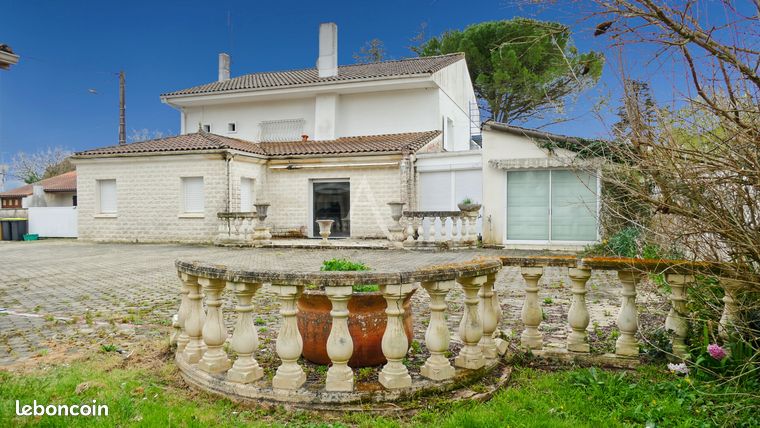 Maison 9 pièces 255 m²