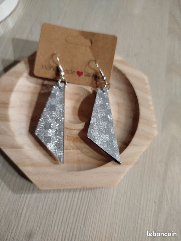Boucle d'oreille (image 1)