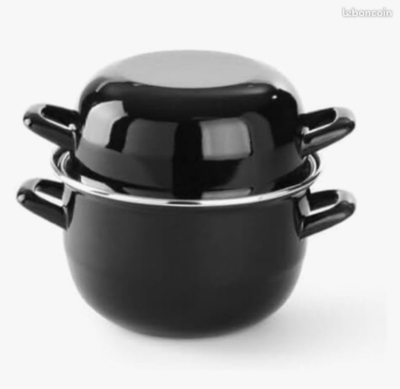 Sur La Table Millau 12 Enamel Cast Iron Skillet - Marine