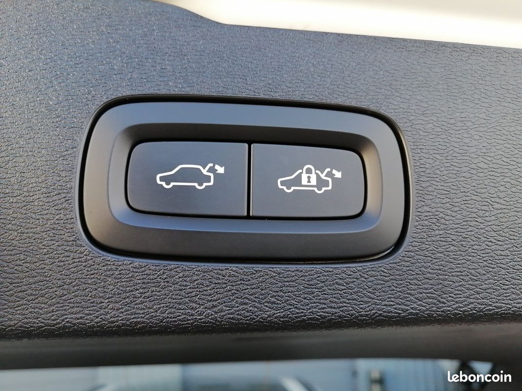 VOLVO V60 B4 197 ch DCT7 Ultra Style Dark (image 9)
