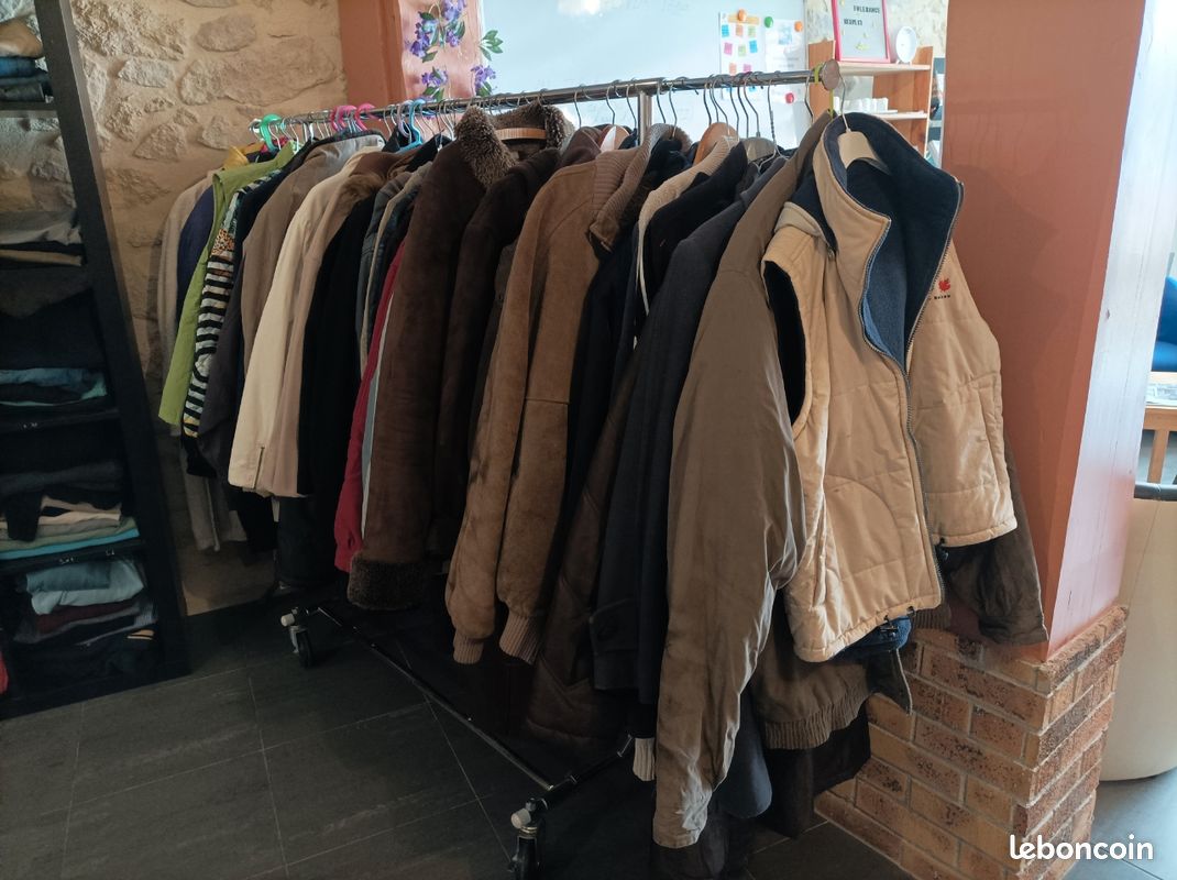 Vide dressing homme et femme Vêtements