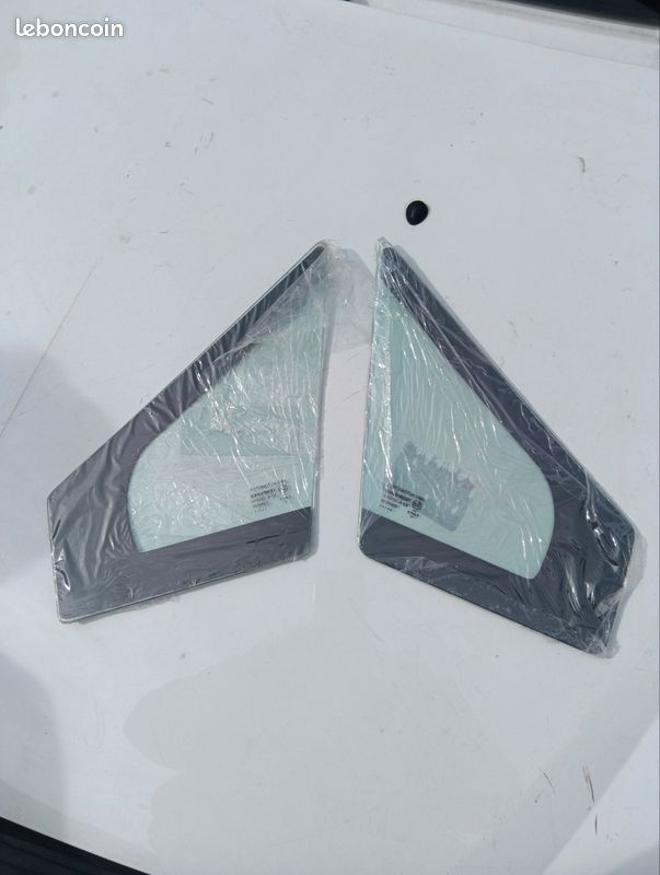 Vitre pour custode Renault Clio 4 (image 1)