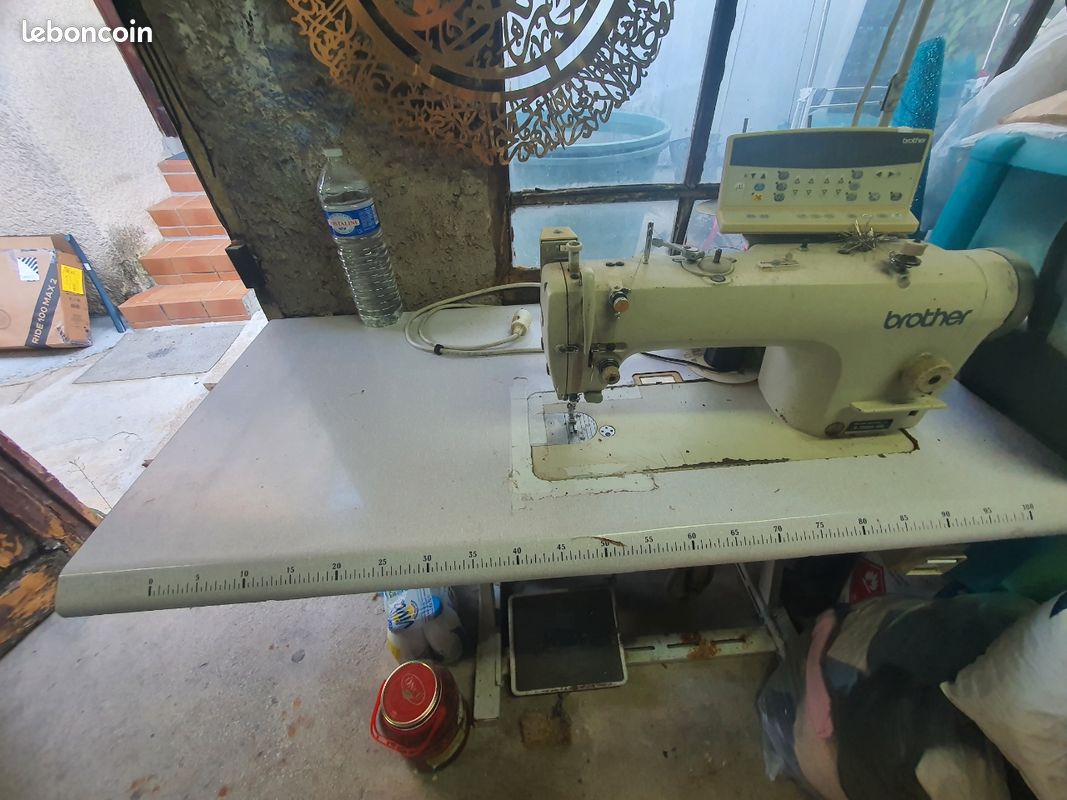Machine à coudre industrielle Brother S-7200A-405 – 800 (image 1)