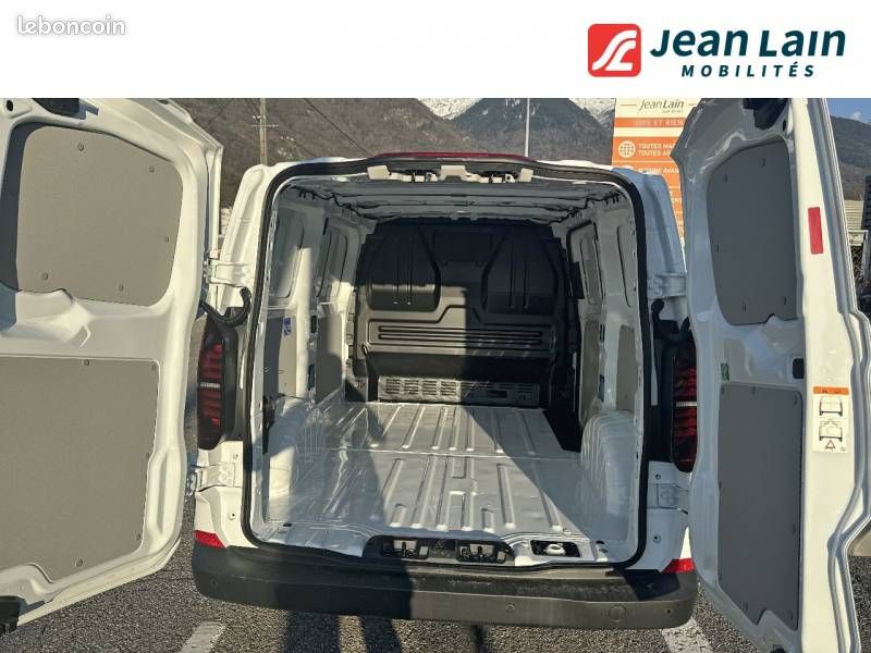 Volkswagen Transporter FOURGON VAN L1H1 2.0 TDI 150 BVA8 BUSINESS (image 8)
