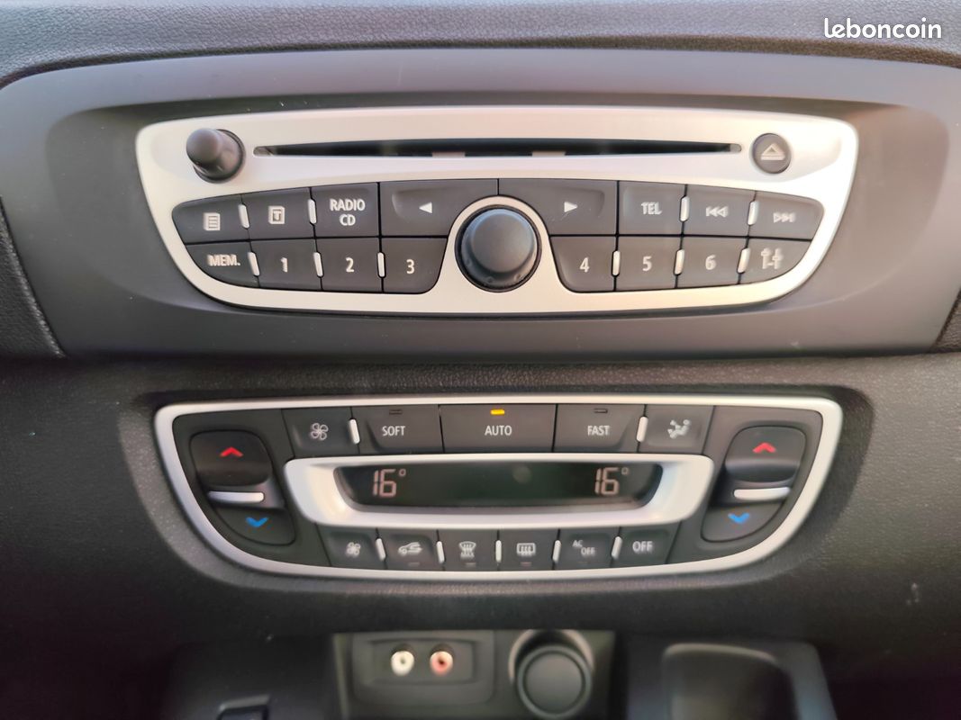 Renault SCENIC III DCI 110 FAP ECO2 DYNAMIQUE EURO 5 EDC ✅️ Révisé / Boite Automatique / Freins Avant et Arrière neufs / 4 pneus neufs / Garantie✅️ (image 16)