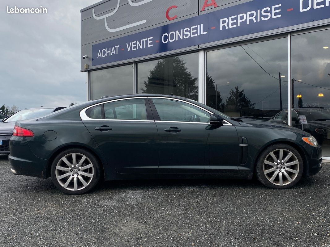 Jaguar XF 3.0 V6 275 Ch Diesel S Portfolio / TOIT OUVRANT / CAMÉRA DE RECUL / RÉGULATEUR DE VITESSE / SIÈGES ÉLÈCTRIQUES / FULL ENTRETIENS (image 24)