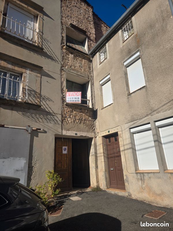 Maison 12 pièces 200 m² · à Salsigne · 200 m² · 80 000 €