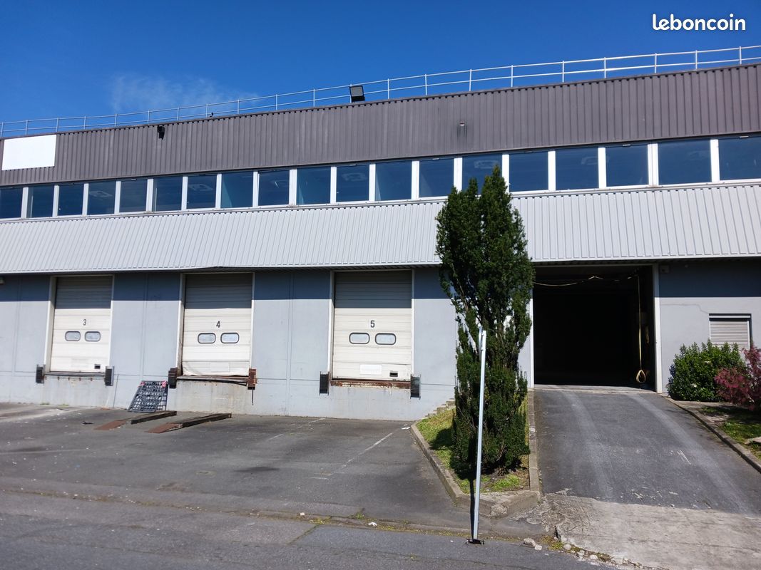 Local commercial 1 pièce 110 m² · à Stains · 110 m² · 2 145 €