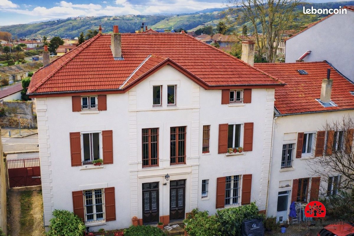 Maison 9 pièces 360 m² · à Condrieu · 360 m² · 500 000 €