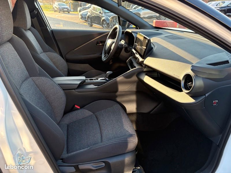 Toyota C-HR 2.0 PHEV 225 Graphic MY26 (image 9)