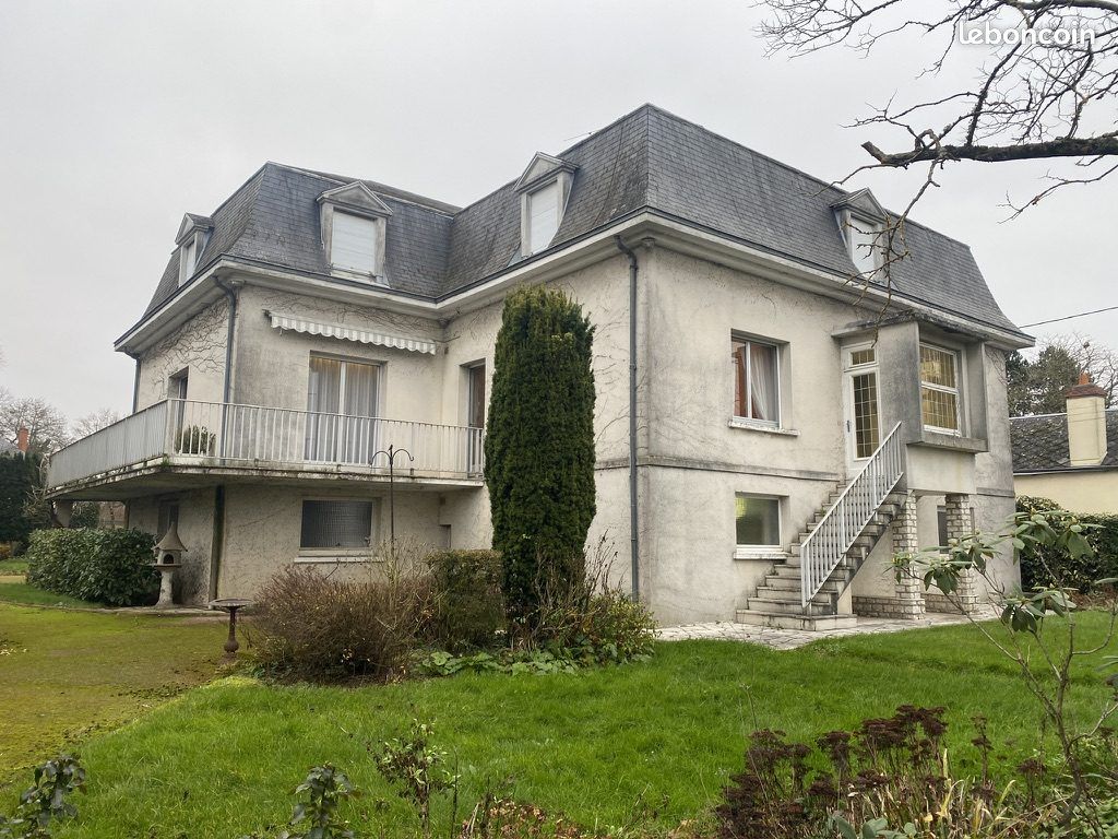 Maison 7 pièces 323 m² · à Beauce la Romaine · 323 m² · 198 000 €