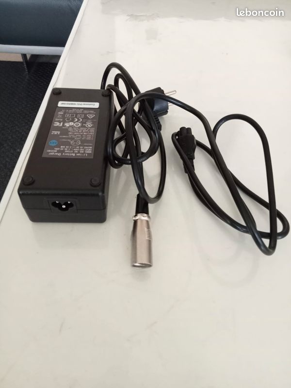 Chargeur batterie d'occasion - Vélos