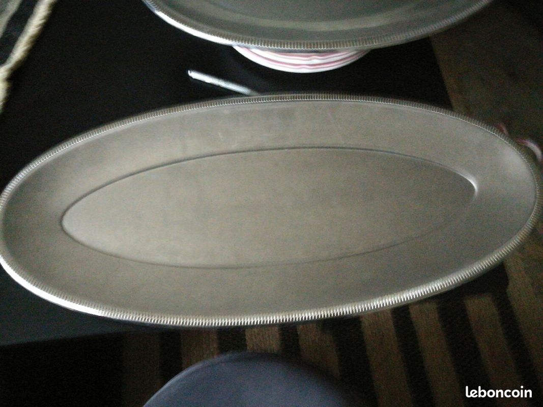 Vends 2 plats en inox (image 1)