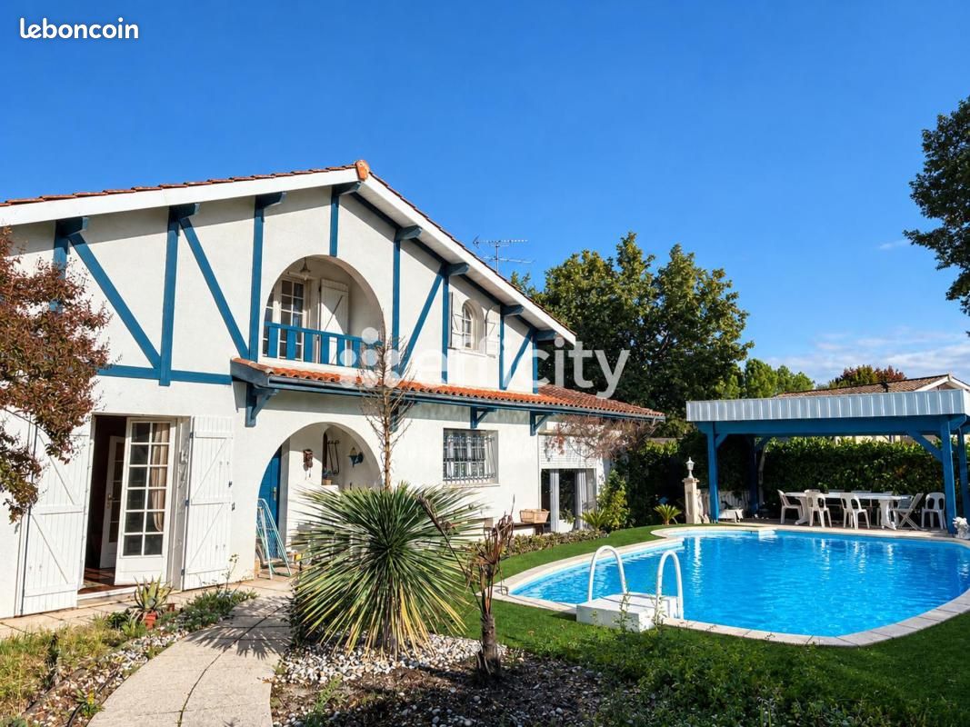 Maison 8 pièces 188 m² · à Martignas-sur-Jalle · 188 m² · 598 000 €