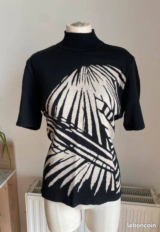 Pull Femme Marque Un Jour Ailleurs - Taille 42 (T4) - Couleur Doré - Occasion Très Bon état