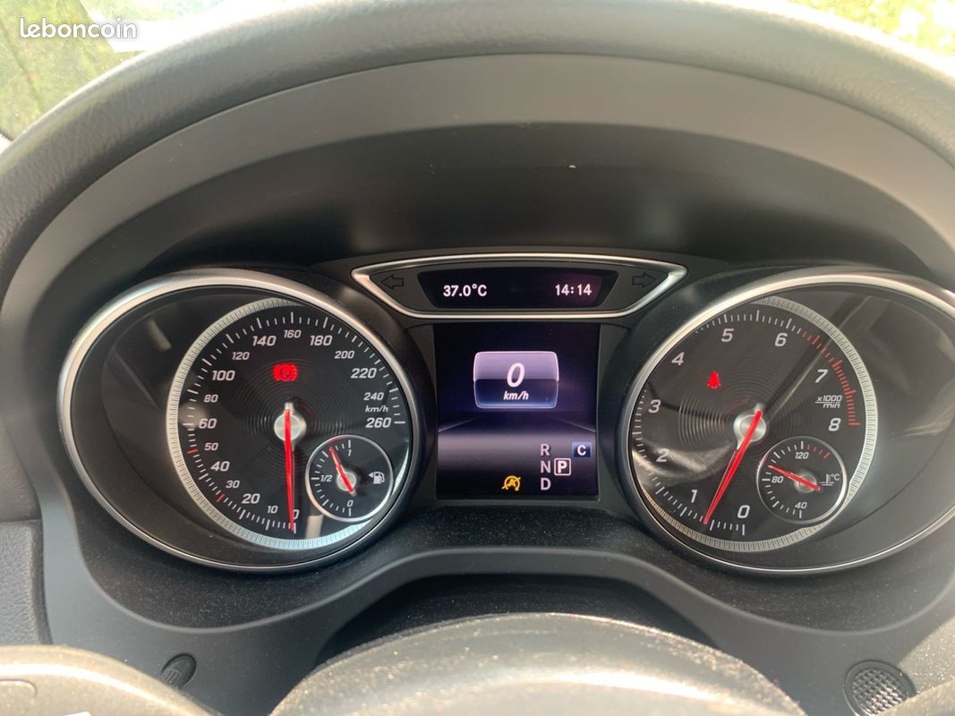 MERCEDES CLASSE GLA 200 SPORT EDITION BA Toit Ouvrant Panoramique caméra de recul carplay siège chauffant 156Ch Garantie 12 mois (image 12)