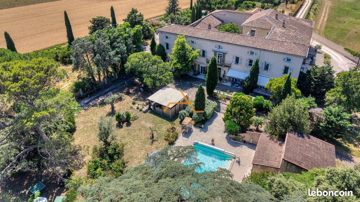 Maison 12 pièces 392 m² · à Montélimar · 392 m² · 988 000 €