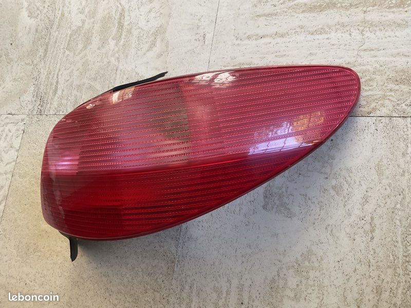 Feu arrière droit 206 Peugeot phase un (image 1)