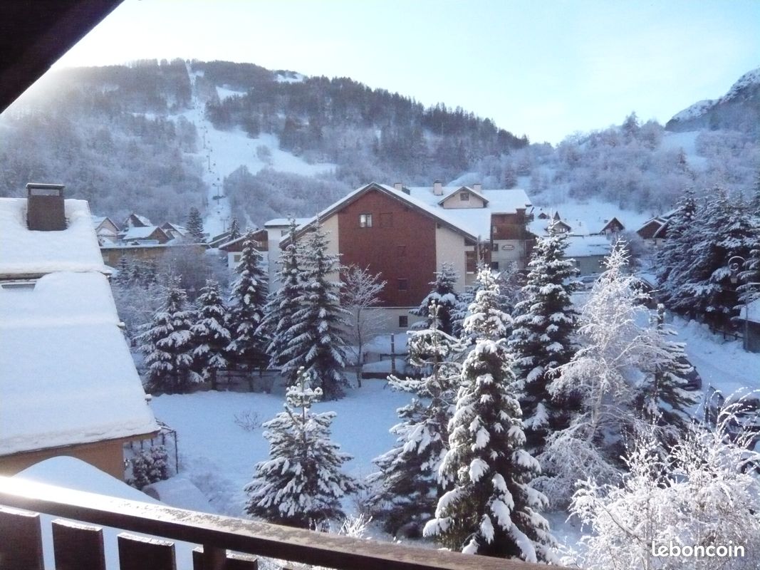 T3 plein centre vue sur pistes (image 1)
