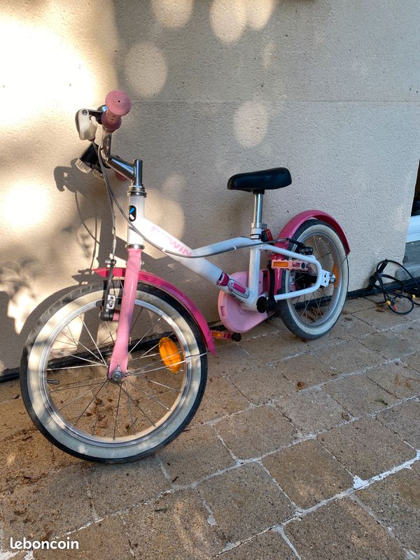 Vélo enfant B-Twin rose 16 pouces (4-7 ans) (image 1)