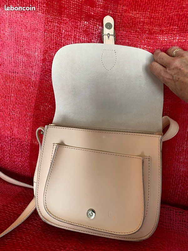 Sac gibecière cuir Lacoste (image 3)