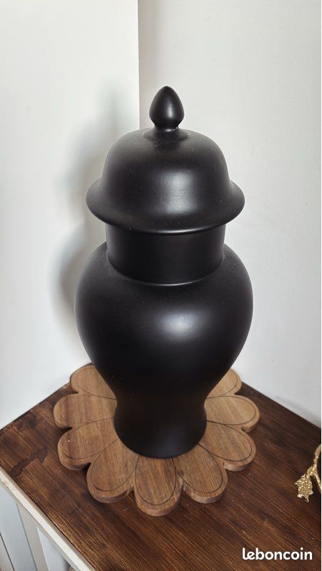 Vase noir (image 1)