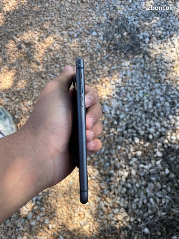 IPhone 11 (image 7)