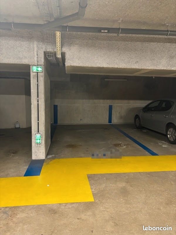 Parking 10 m² · à Mantes-la-Jolie · 10 m² · 55 €/mois