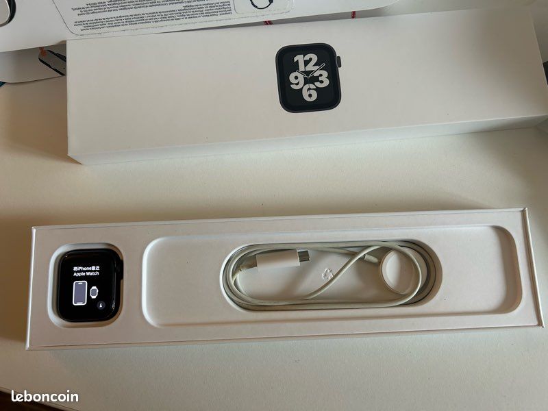 Apple Watch SE 40mm Space Gray + 3 bracelets + boîte & chargeur (image 4)