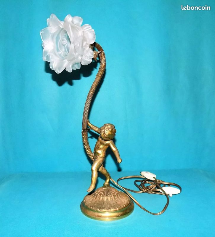 Lampe ancienne en laiton avec verre tulipe et ange hauteur 45 cm poids 2,4 kg (image 1)
