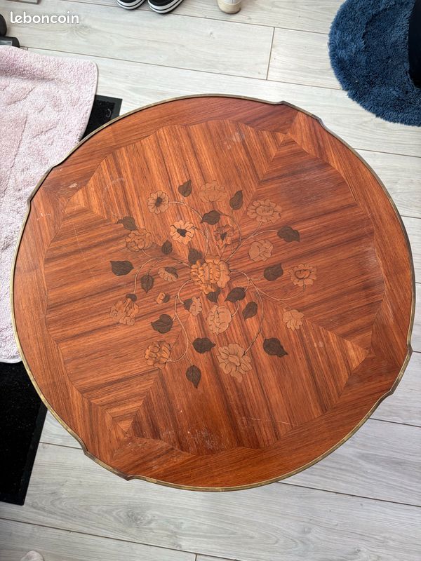 Petit table marquetée (image 2)