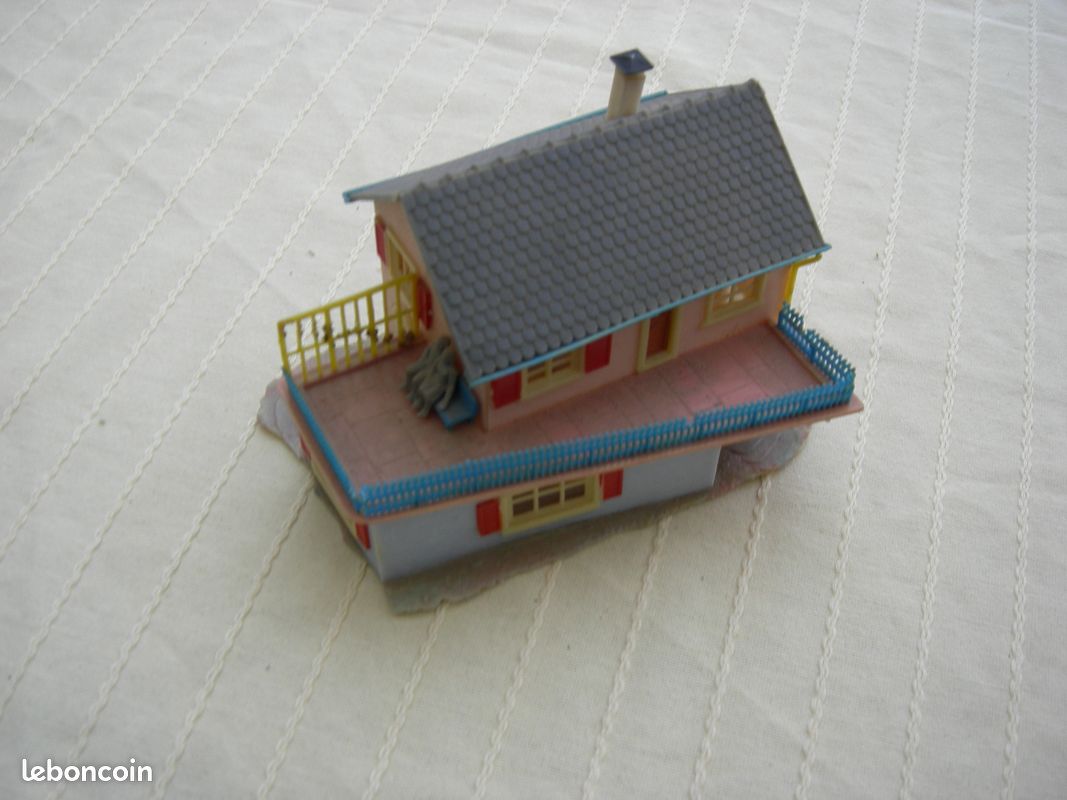 Maquette plastique maison villa avec grand balcon train Ho (image 1)