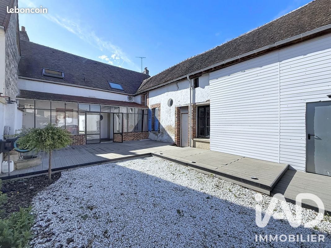 Maison 5 pièces 200 m² · à Traînel · 200 m² · 160 000 €