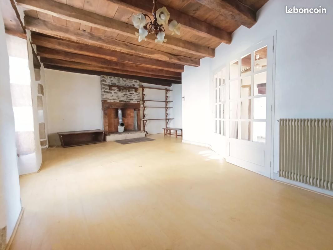 Maison 8 pièces 150 m² · à Pleaux · 150 m² · 73 000 €