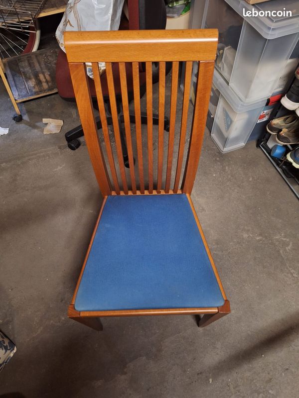 Chaise bleue (image 2)