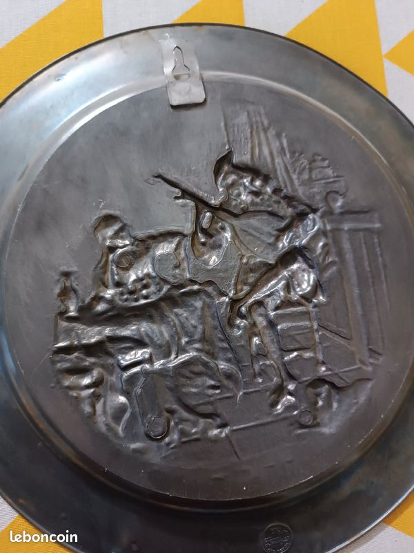 Assiette en étain (image 2)