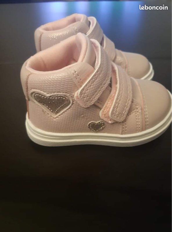 Basket enfant taille 18 (image 1)