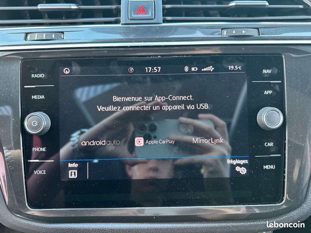 Volkswagen Tiguan 1.4 TSi 150ch Sound BVM6 S&S - 1ère Main ✋ - Français 🇫🇷 - Toit Ouvrant - Caméra + Radars AV/AR - CarPlay/AndroidAuto - GPS - Démarrage + Accès sans clé - JA 18" - Orange Habanero (image 13)
