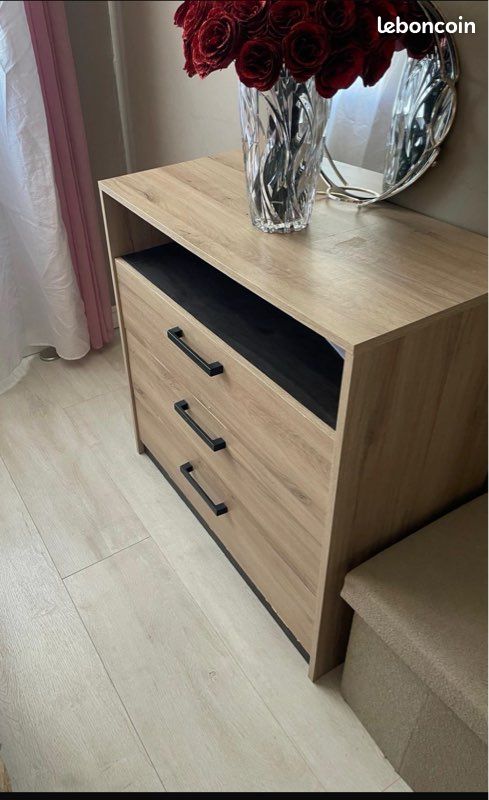 Chambre complete a vendre – lit double + armoire + comm0des (image 3)