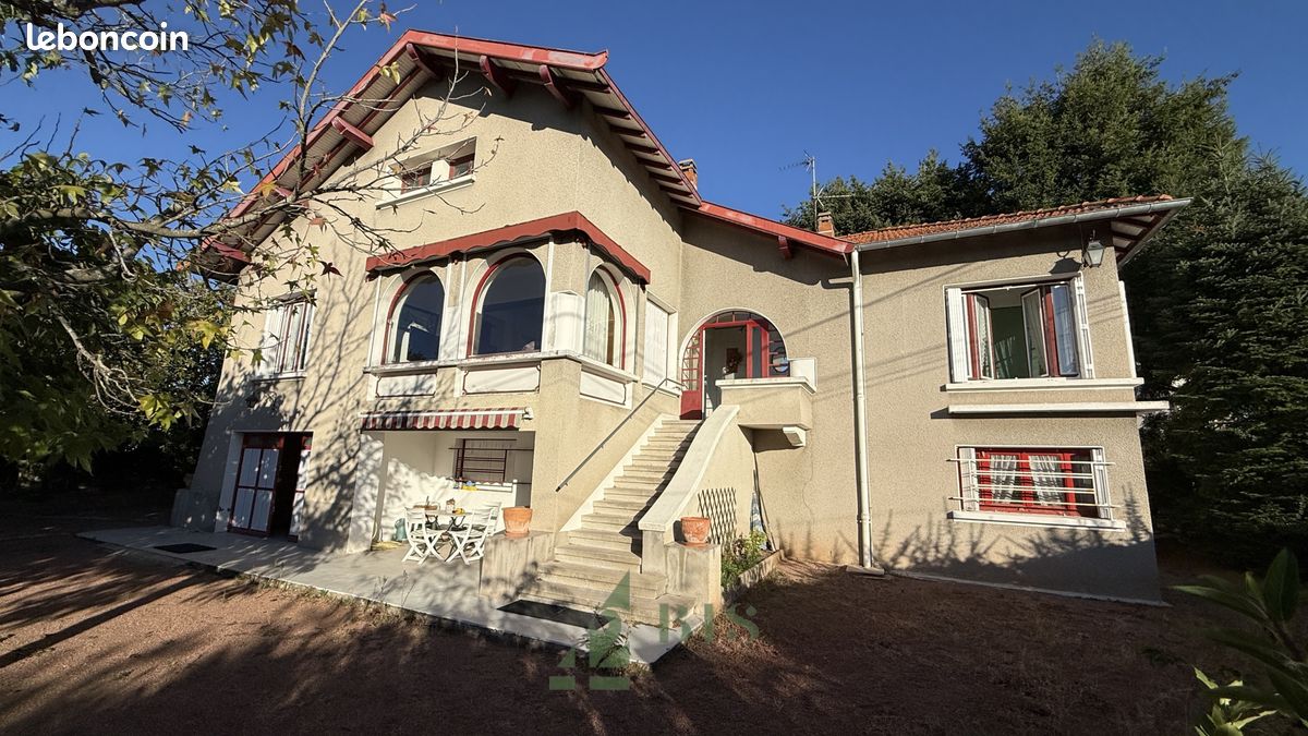 Maison 8 pièces 173 m² · à Villerest · 173 m² · 225 000 €