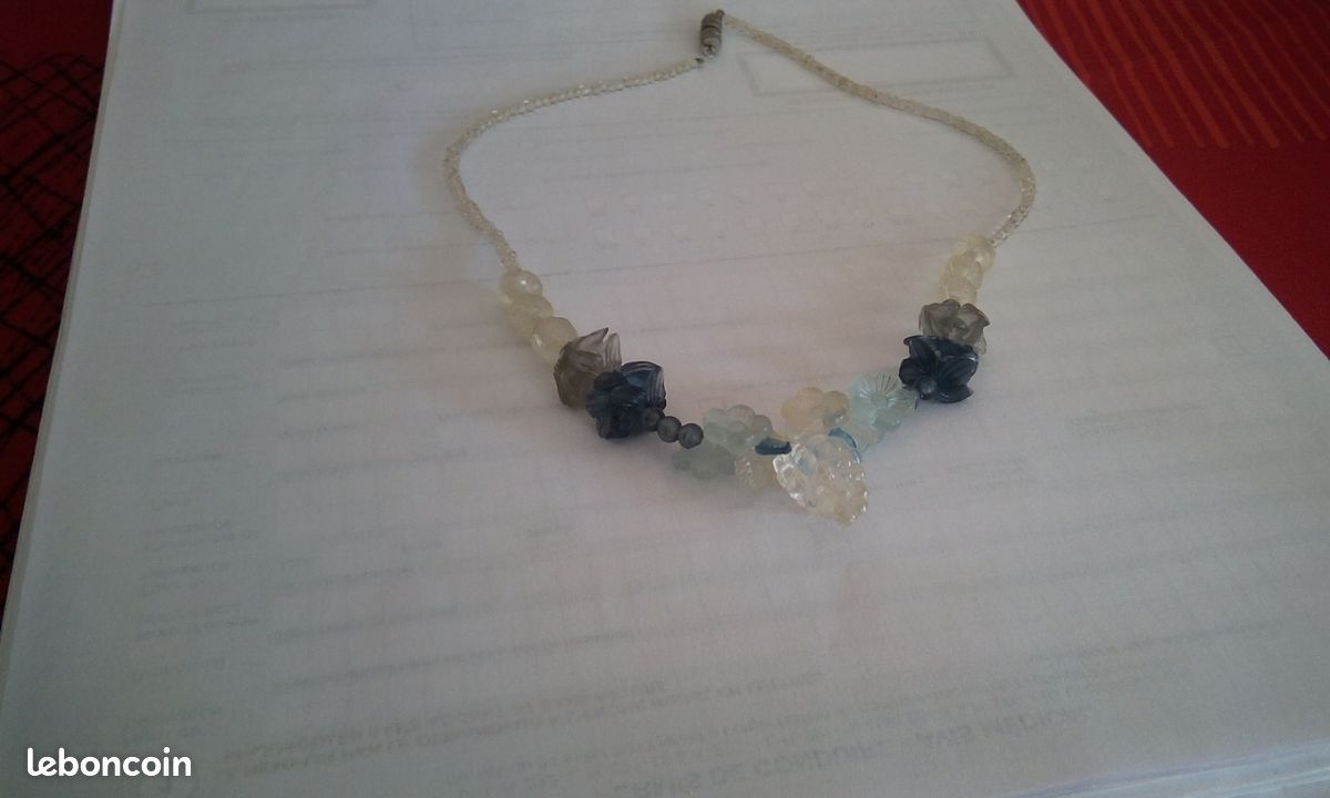 Collier (image 1)