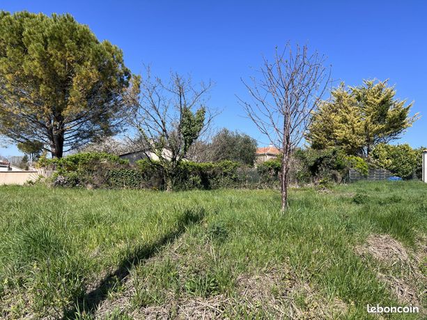 Terrain à bâtir de 473 m2 au prix de 35000 à LA COURONNE (16)
