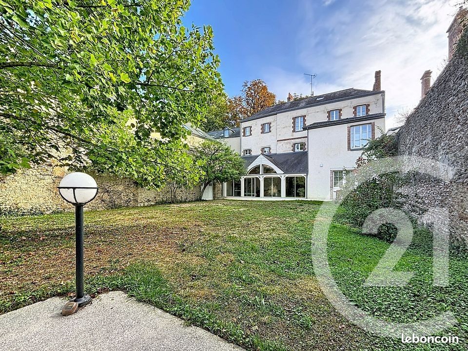 Maison 10 pièces 330 m² · à Laval · 330 m² · 748 800 €
