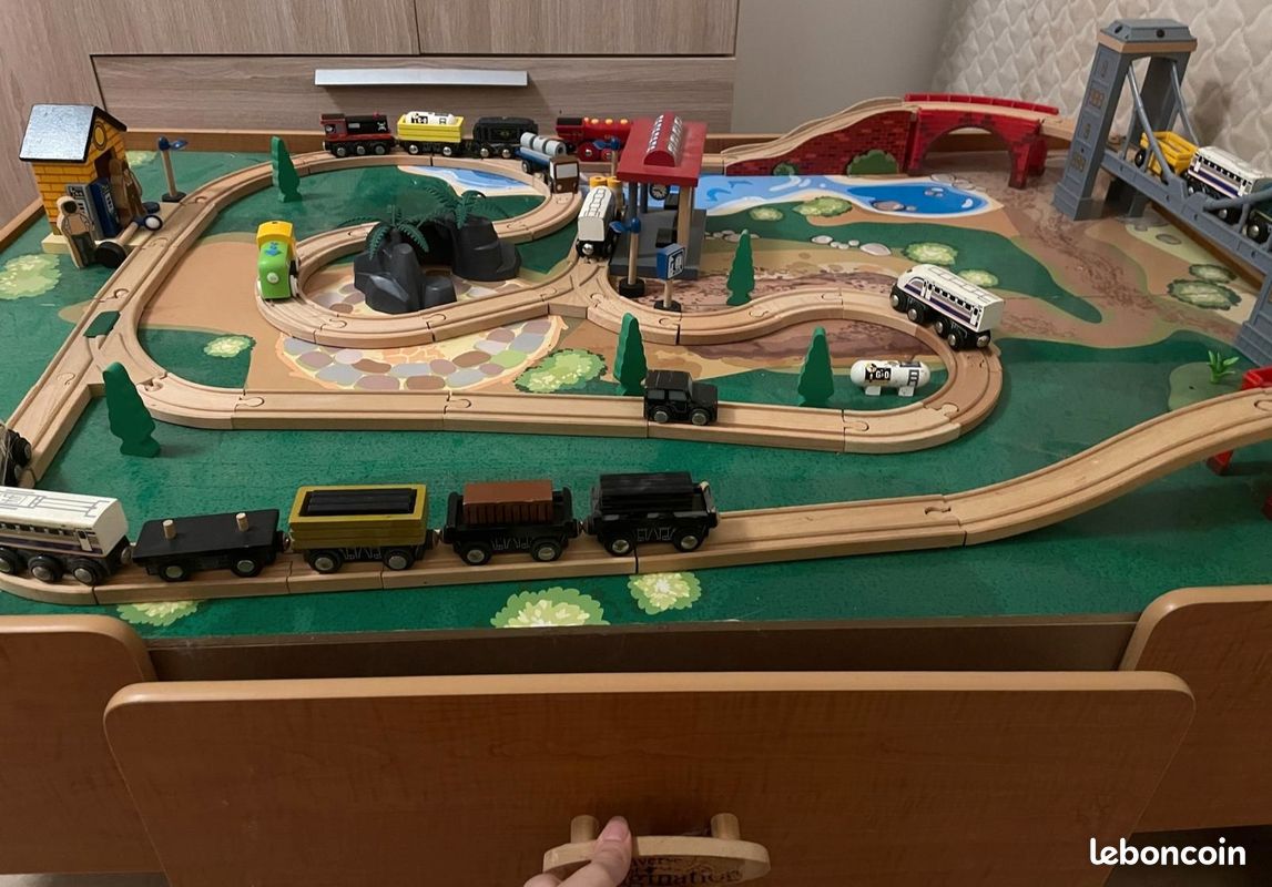 Table en bois circuit train (image 4)
