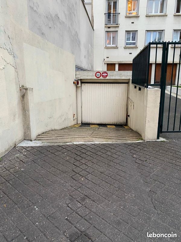 Box fermé à vendre Prix ferme · à Paris · 24 000 €