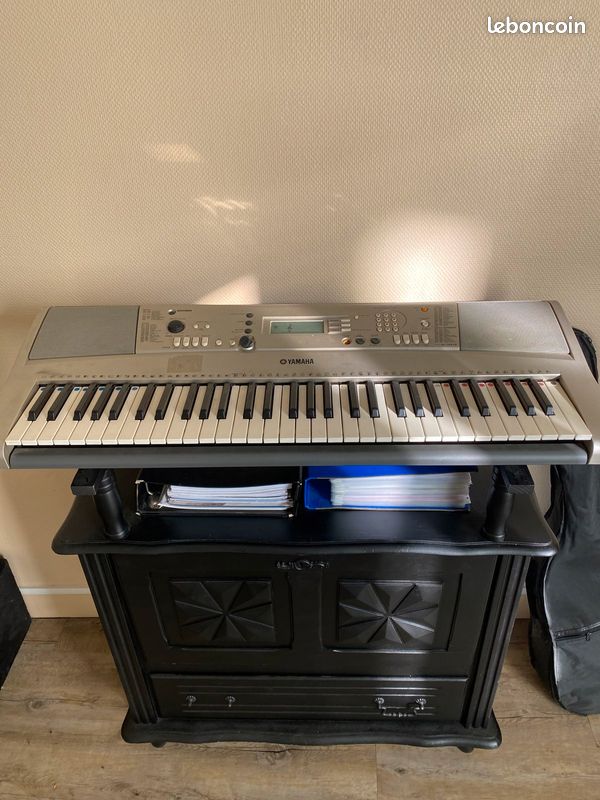 Piano avec meuble support (image 1)