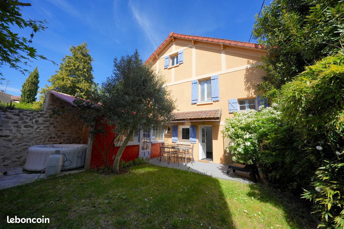 Maison 5 pièces 160 m² · à Feucherolles · 160 m² · 590 000 €