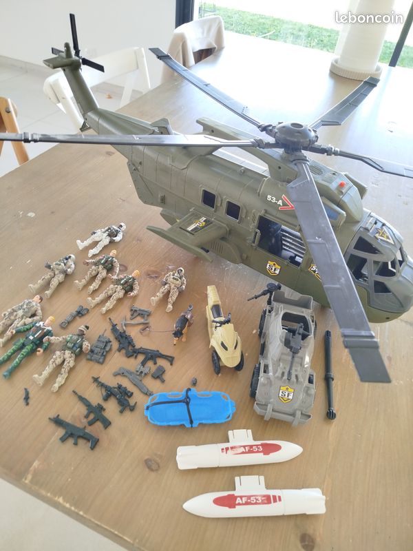 Jeu jouet enfant grand camion militaire armée avec hélicoptère et jeep Jeu jouet enfant grand camion militaire armée avec hélicoptère et jeep