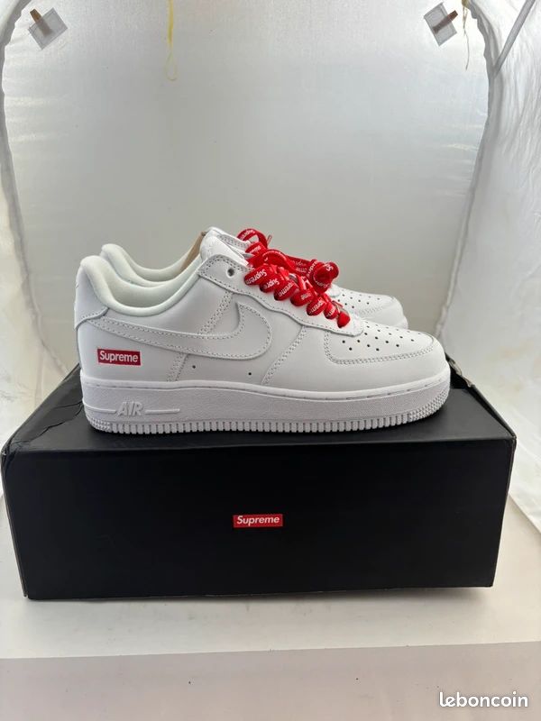 Sneakers Nike Air Force x Supreme Blanc taille 38 Chaussures
