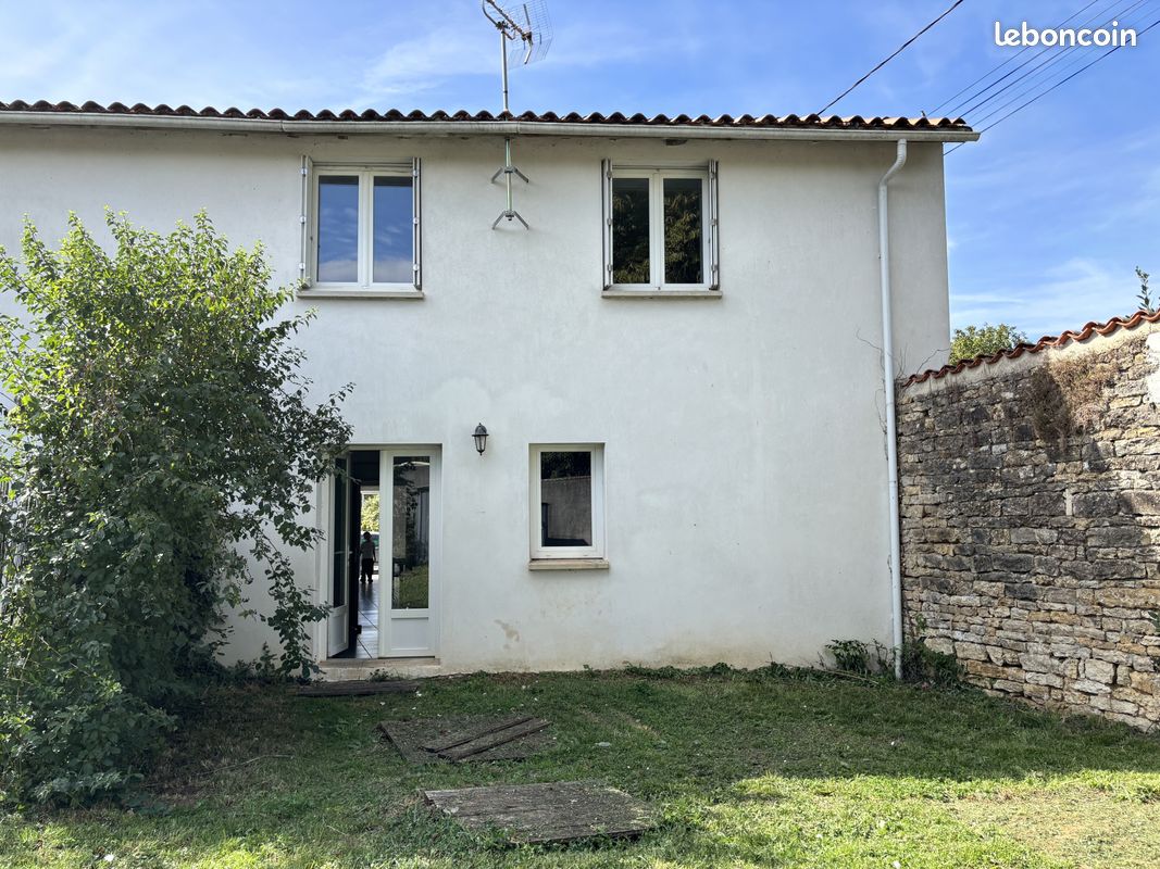 Maison 6 pièces 157 m² · à La Crèche · 157 m² · 750 €/mois